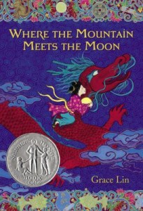Minli, an adventurous girl from a poor village, buys a magical goldfish, and then joins a dragon who cannot fly on a quest to find the Old Man of the Moon in hopes of bringing life to Fruitless Mountain and freshness to Jade River.